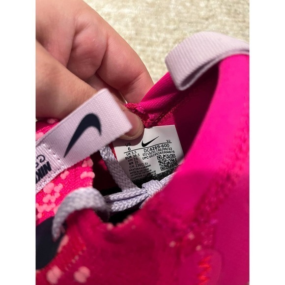 Nike Escape Run Flyknit Running Shoe Pink New Size 6 Women - Picture 8 of 9